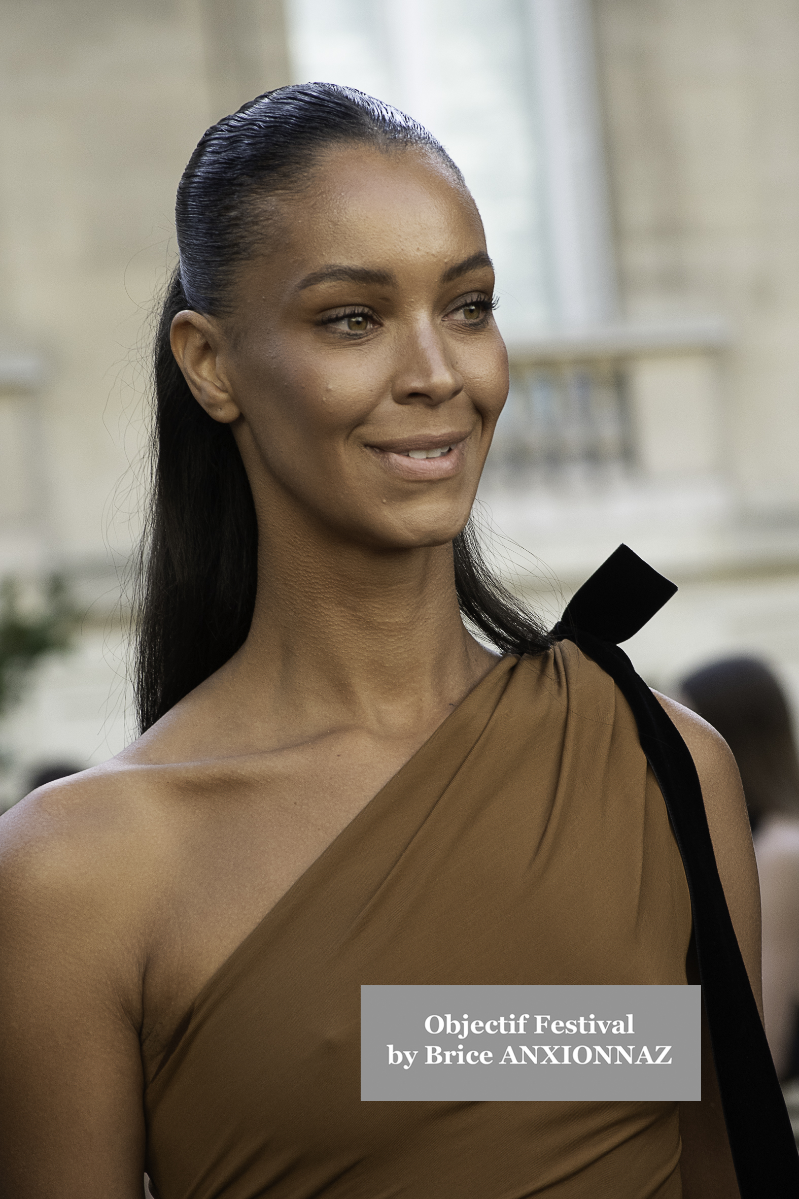 Photo streetstyle de Leonie Hanne - Streetstyle photos of guest arrivals at the Nina Ricci show lors du défilé Nina Ricci Spring 2025 à Streetstyle-photos-of-guest-arrivals-at-the-Nina-Ricci-show, Paris Fashion Week le 7 March 2025 par Brice ANXIONNAZ (Objectif Festival)